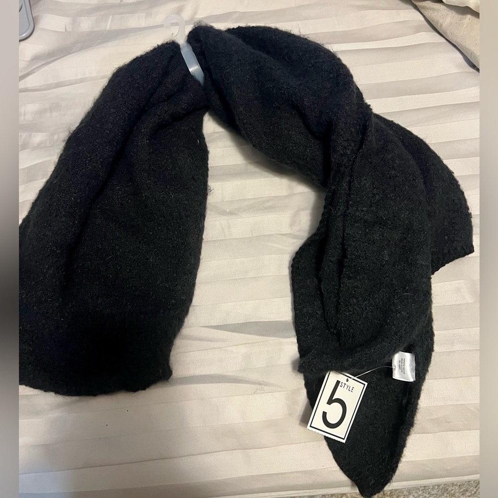 Womens Men Winter Warm Soft Polyester Scarf Scarf Wrap. New with tags